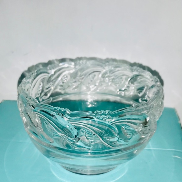 New Tiffany Dolphin Scalloped Rim Art Glass Bowl - Picture 1 of 16